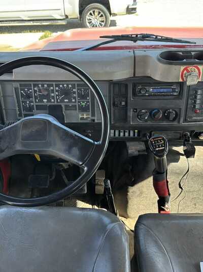 2002 International 4700, $14900. Photo 4