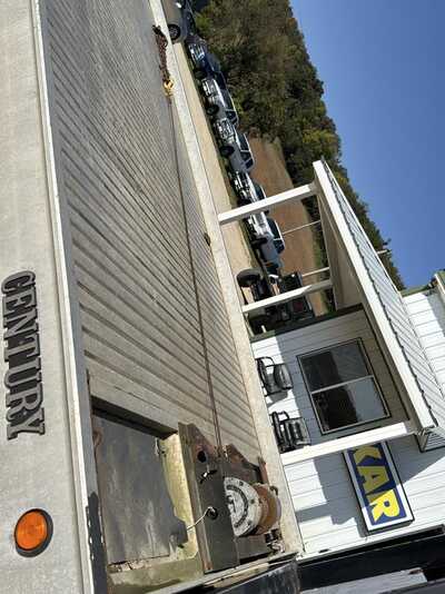 2002 International 4700, $14900. Photo 7