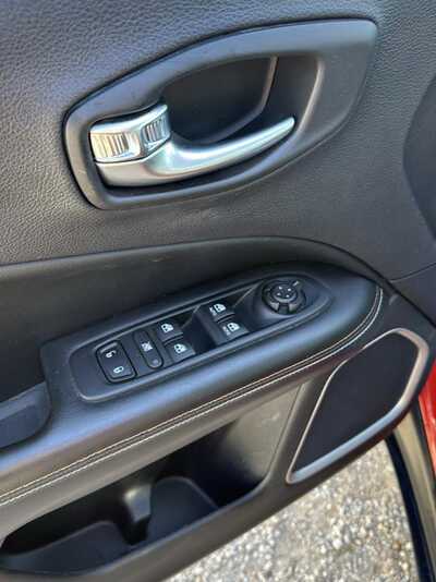 2019 Jeep Compass, $14900. Photo 5