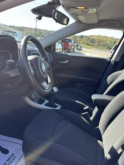 2019 Jeep Compass, $14900. Photo 6