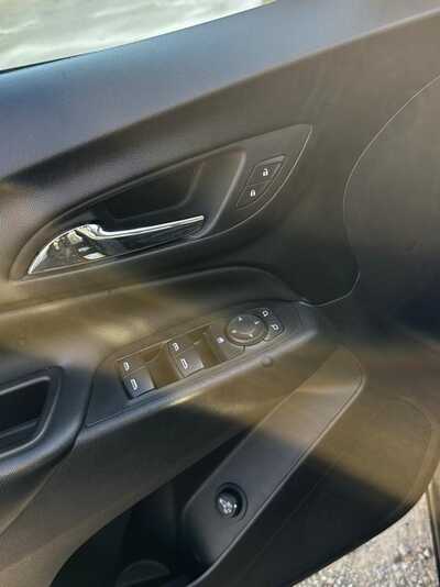 2023 Chevrolet Equinox, $12900. Photo 5