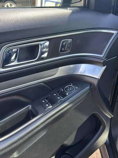 2016 Ford Explorer, $12900. Photo 5