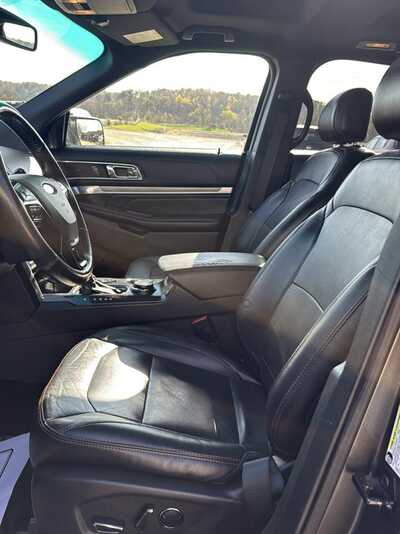2016 Ford Explorer, $12900. Photo 6