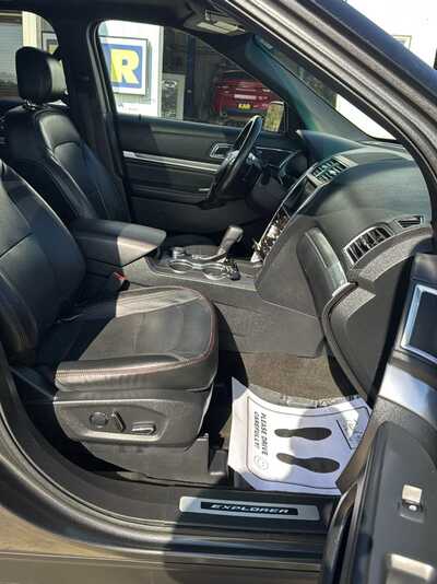 2016 Ford Explorer, $12900. Photo 8