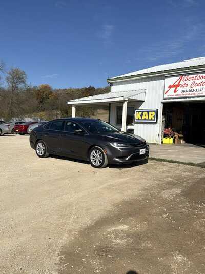 2015 Chrysler 200, $7500. Photo 2