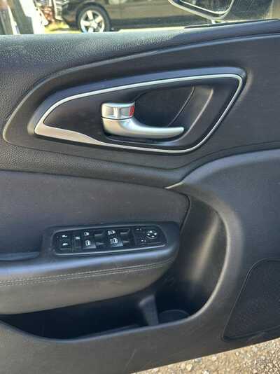 2015 Chrysler 200, $7500. Photo 6