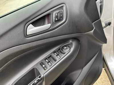 2015 Ford Escape, $7900. Photo 6