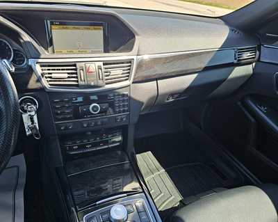 2010 Mercedes-Benz E-Class, $12500. Photo 9