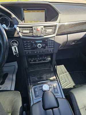 2010 Mercedes-Benz E-Class, $12500. Photo 10
