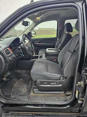 2009 Chevrolet Suburban, $2900. Photo 7