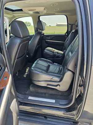2008 GMC Yukon XL, $4950. Photo 7