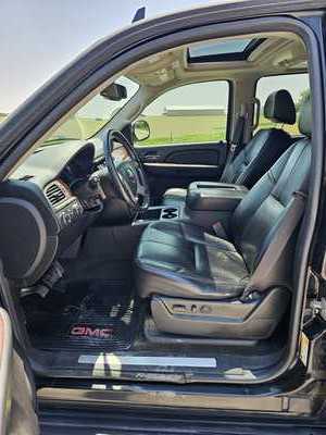 2008 GMC Yukon XL, $4950. Photo 8