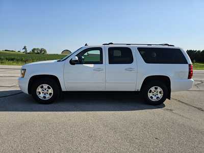 2014 Chevrolet Suburban, $7700. Photo 3