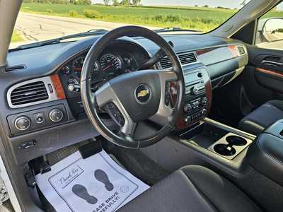 2014 Chevrolet Suburban, $7700. Photo 9