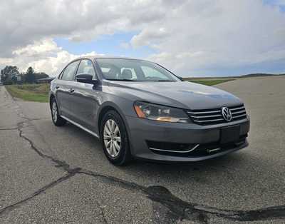 2015 Volkswagen Passat, $3950. Photo 1