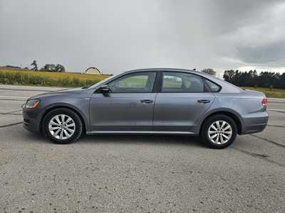 2015 Volkswagen Passat, $3950. Photo 3