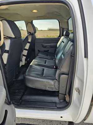 2007 Chevrolet 2500 Crew Cab, $6500. Photo 5