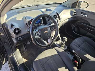 2015 Chevrolet Sonic, $2000. Photo 7
