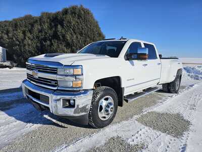 2017 Chevrolet 3500 Crew Cab, $22500. Photo 2