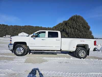 2017 Chevrolet 3500 Crew Cab, $22500. Photo 3