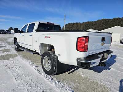 2017 Chevrolet 3500 Crew Cab, $22500. Photo 4