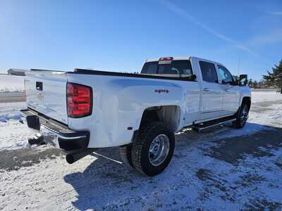 2017 Chevrolet 3500 Crew Cab, $22500. Photo 5