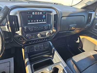 2017 Chevrolet 3500 Crew Cab, $22500. Photo 9