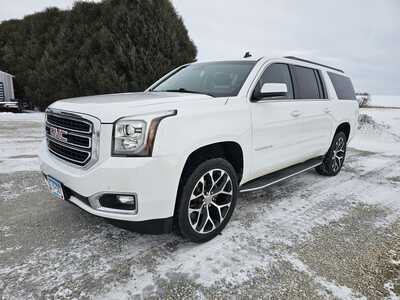 2015 GMC Yukon XL, $9900. Photo 2
