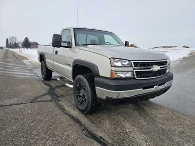 2006 Chevrolet 2500 Reg Cab, $12900. Photo 1