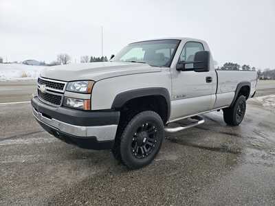 2006 Chevrolet 2500 Reg Cab, $12900. Photo 2