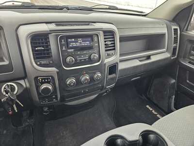 2013 RAM 1500 Crew Cab, $3500. Photo 7