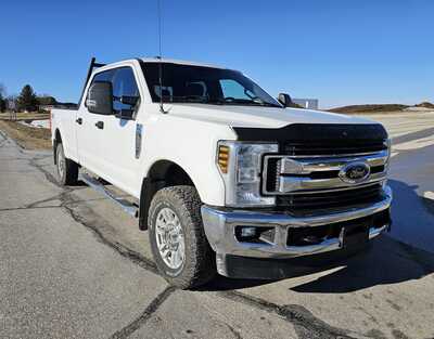 2019 Ford F350 Crew Cab, $26000. Photo 1