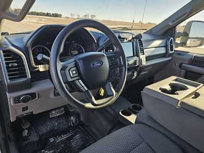 2019 Ford F350 Crew Cab, $26000. Photo 7