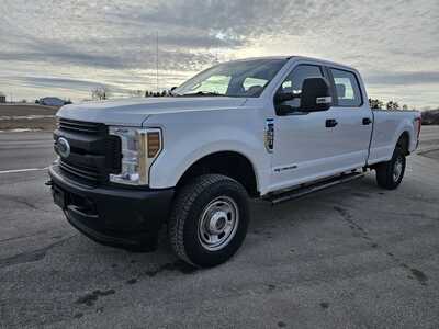 2018 Ford F350 Crew Cab, $22500. Photo 2