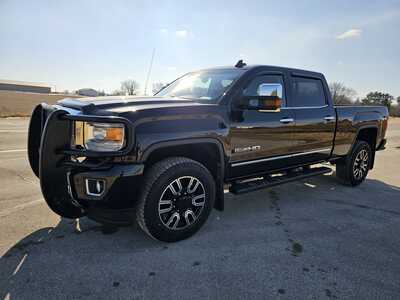 2017 GMC 2500 Crew Cab, $29500. Photo 2