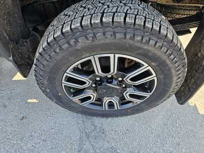 2017 GMC 2500 Crew Cab, $29500. Photo 5