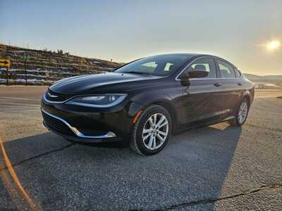2015 Chrysler 200, $3950. Photo 2