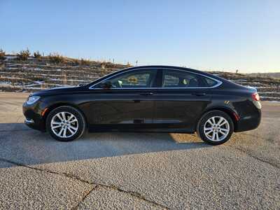 2015 Chrysler 200, $3950. Photo 3