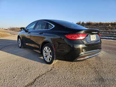 2015 Chrysler 200, $3950. Photo 4