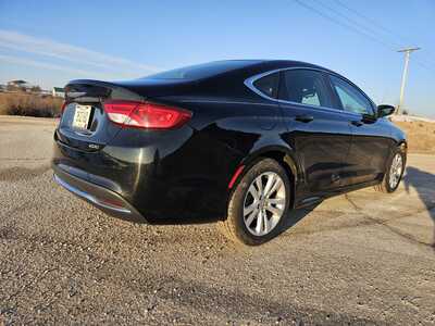 2015 Chrysler 200, $3950. Photo 5