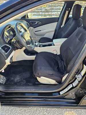 2015 Chrysler 200, $3950. Photo 7