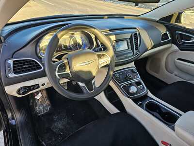 2015 Chrysler 200, $3950. Photo 8