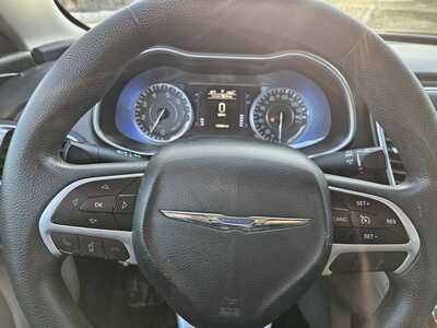2015 Chrysler 200, $3950. Photo 10