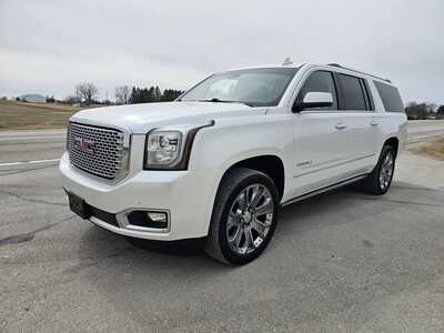 2016 GMC Yukon XL, $10500. Photo 2