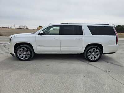 2016 GMC Yukon XL, $10500. Photo 3