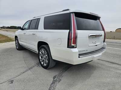 2016 GMC Yukon XL, $10500. Photo 4