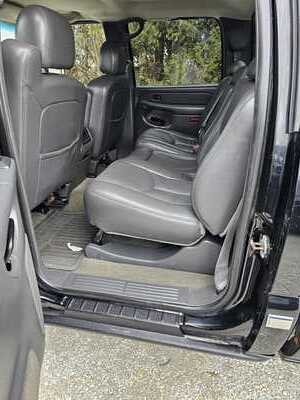 2005 GMC 3500 Crew Cab, $9900. Photo 6