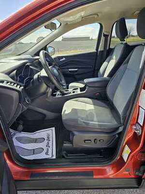 2019 Ford Escape, $7500. Photo 6