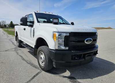 2017 Ford F250 Ext Cab, $9500. Photo 1