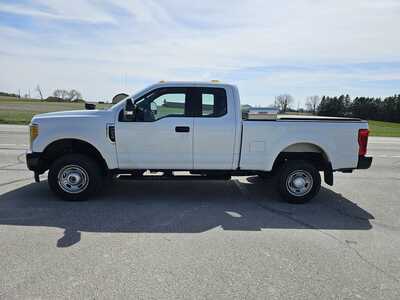 2017 Ford F250 Ext Cab, $9500. Photo 3